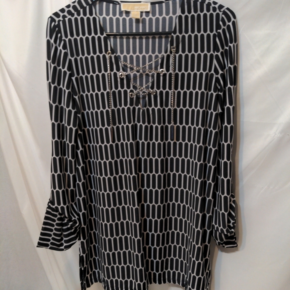 Michael Kors black and white tunic blouse with chain embellishment at neck Med
